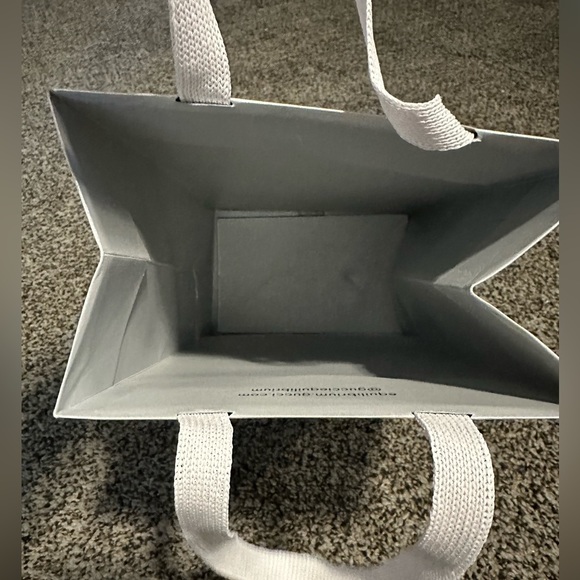 2023 Gucci Christmas gift bag - Picture 6 of 6